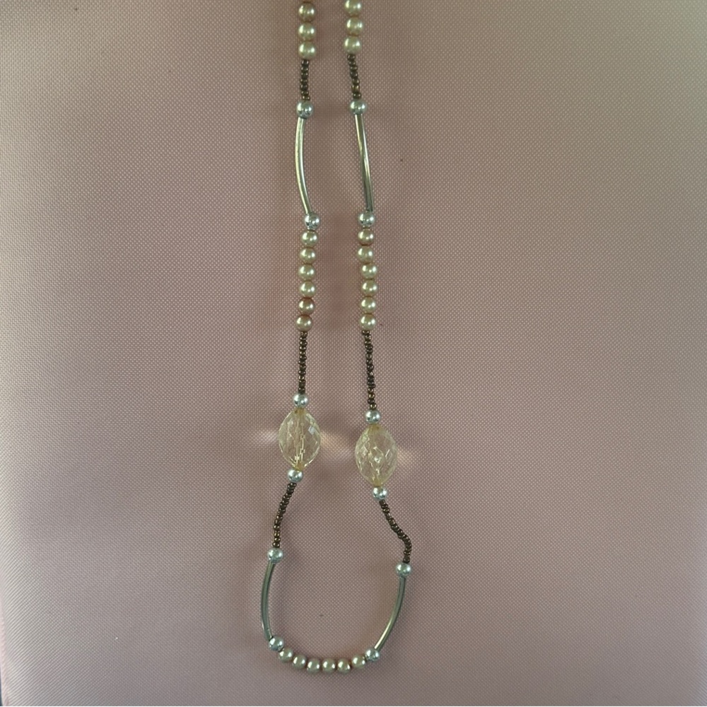 Elegant Pearl and Gold Necklace